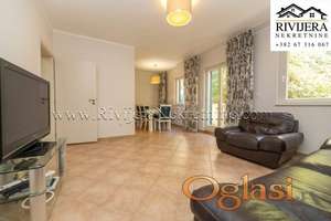 Trosoban stan sa pogledom na more centar Herceg Novi